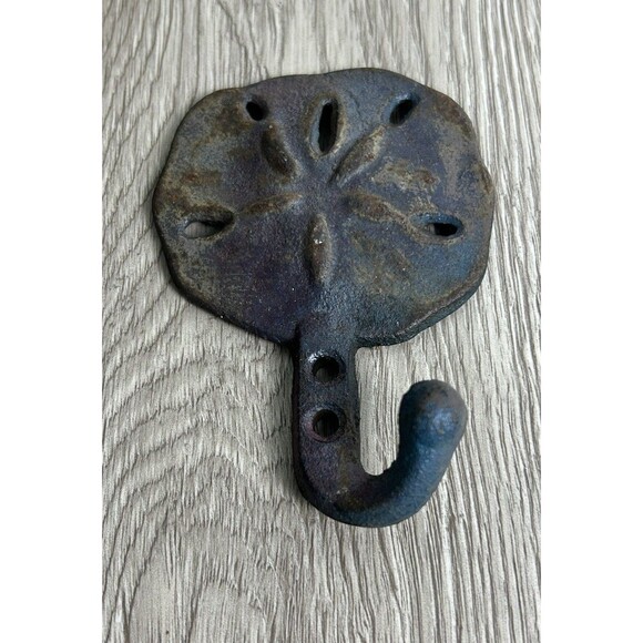 Set Of 2 Cast Iron Sand Dollar Wall Hooks Towel Hat Coat Bath Rust Finish - Picture 2 of 7